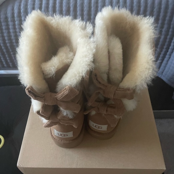Ugg new tan boots size 8. - Picture 9 of 11